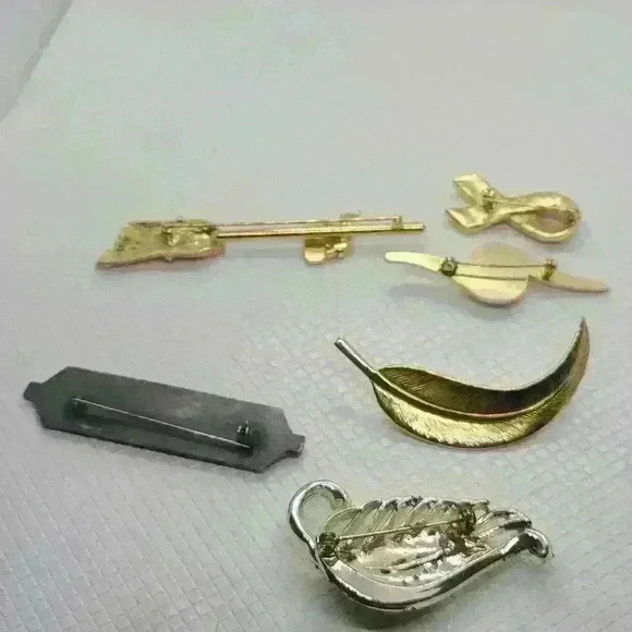 Vintage Gold-toned brooches pins bundle of 6 - Picture 11 of 12